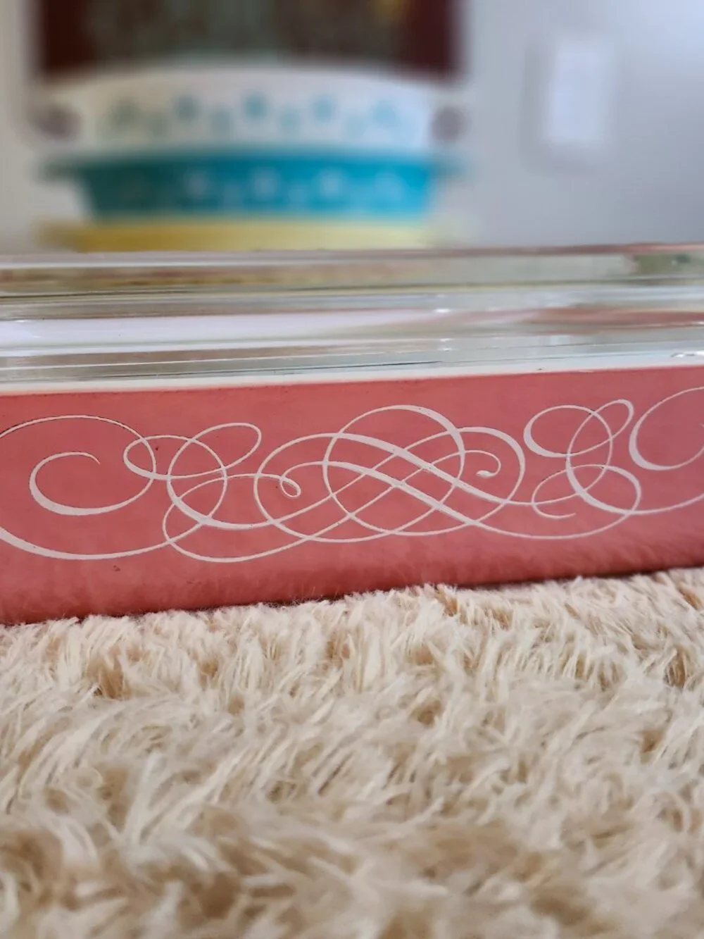 Pyrex pink swirl/scroll 575 with lid